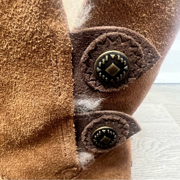 Ugg Bailey Button Chestnut Color Boots - Picture 8 of 16
